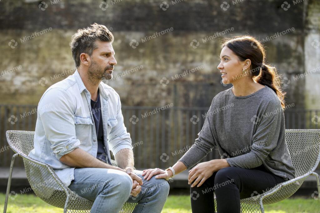 Two people sitting in a garden, talking – Mindframe online image collection